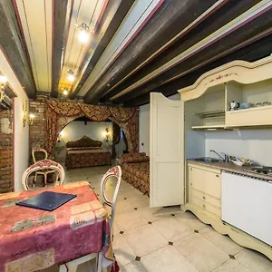 https://momolo.hotelinveneto.com